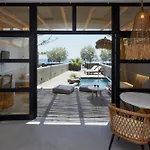 Oscar Beachfront - Adults Only 5* Perivolos (Santorini)