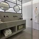 Oscar Beachfront - Adults Only 5* Perivolos (Santorini)