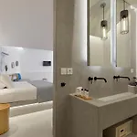Oscar Beachfront - Adults Only 5* Perivolos (Santorini)