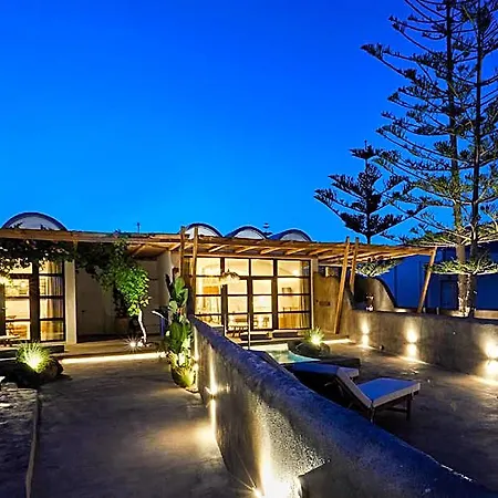 فندق Oscar Beachfront - Adults Only