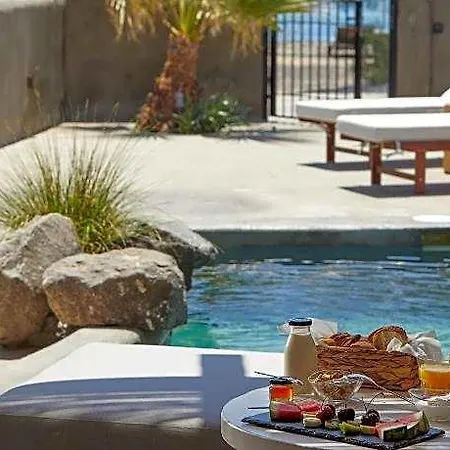 Oscar Beachfront - Adults Only فندق بيريفولّوس
