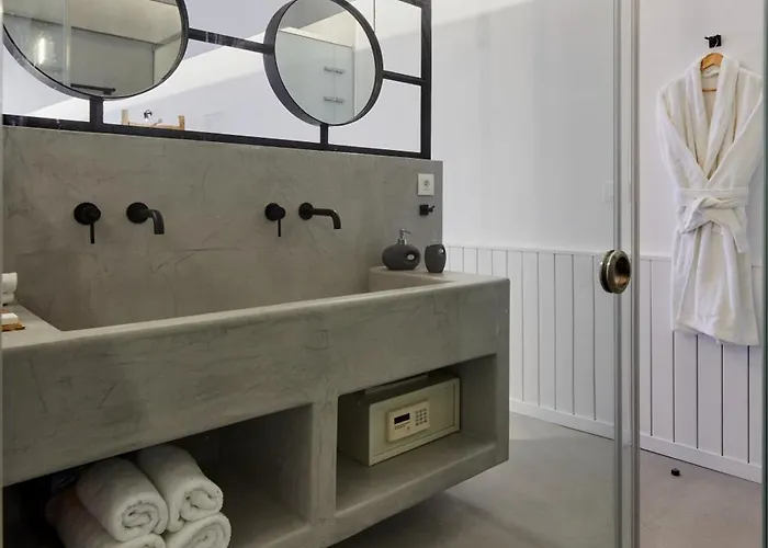 Oscar Beachfront - Adults Only 5* بيريفولّوس